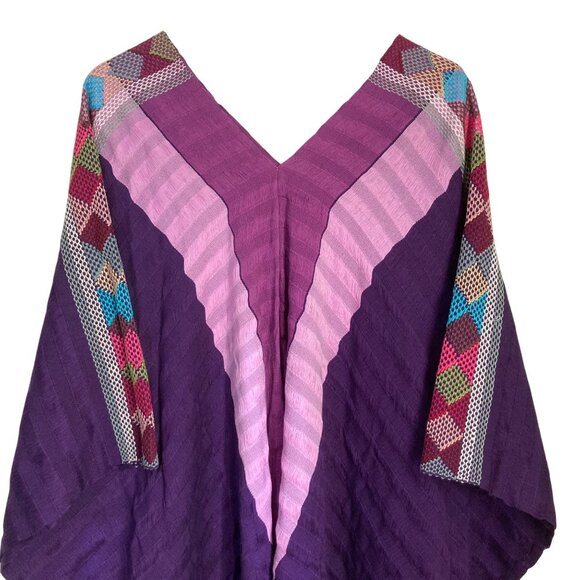 Purple V-Neck Poncho With Fringe Hem And Geometric Sleeve Accents - Picture 3 of 4